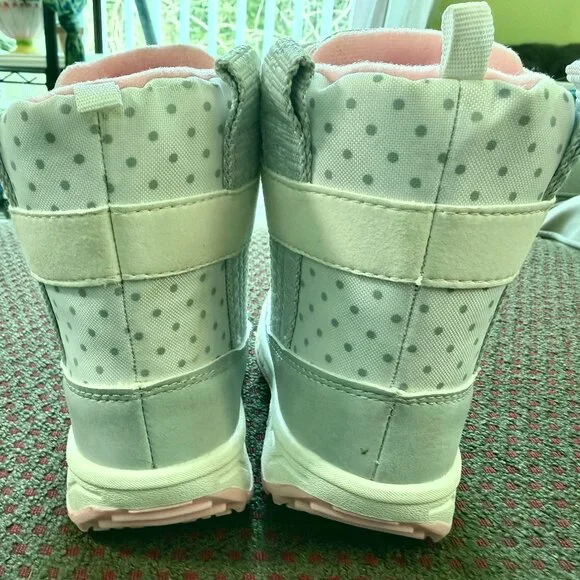 Girl's Snow Boots Size 8 Grey, White, & Pink Thick, Warm, and Sturdy CARTER'S - Picture 5 of 7
